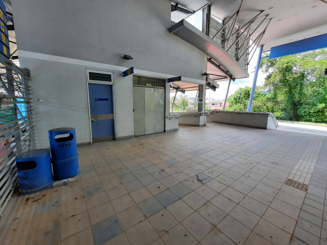 KIOS 2 STESEN KERETAPI TANJUNG MALIM